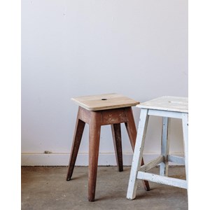 Regis, le tabouret en bois n°53
