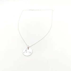 Collier constellation poisson