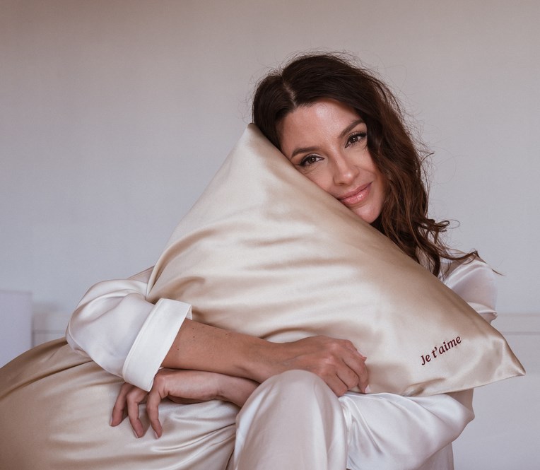 Emily's Pillow - Taie d'oreiller brodée en soie 51x76