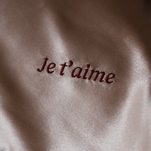 Taie d'oreiller brodée en soie 51x76