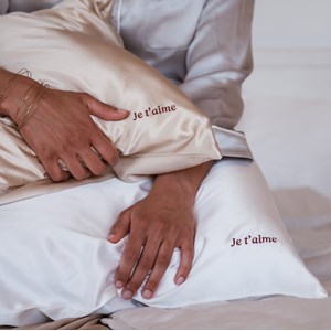 Taie d'oreiller brodée en soie 51x76