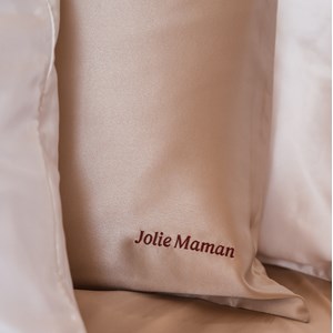 Taie d'oreiller brodée en soie 65x65