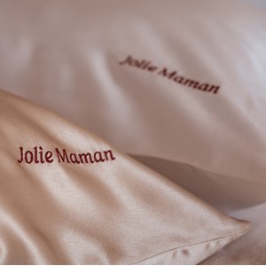 Taie d'oreiller brodée en soie 65x65