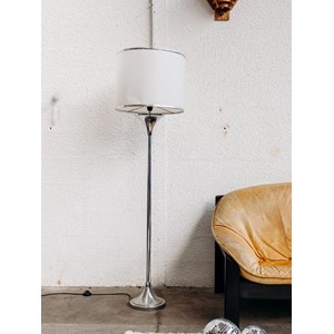 Julien, le lampadaire chromé n°8