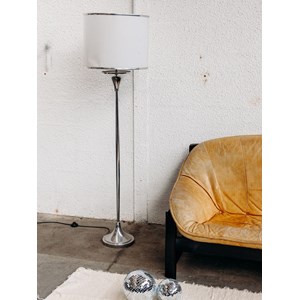 Julien, le lampadaire chromé n°8