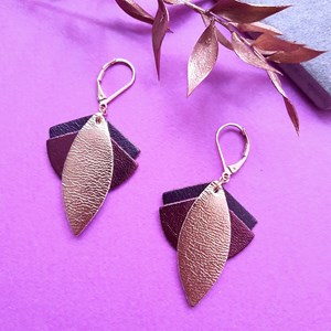 Boucles d'oreilles en cuir lotus cassis