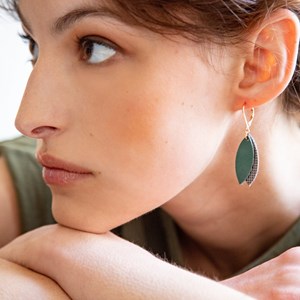 Pendantes mini petale vert de gris