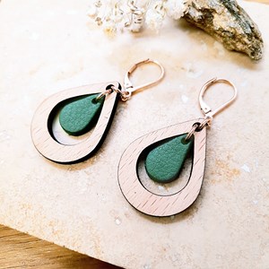Boucle d'oreille amande vert de gris
