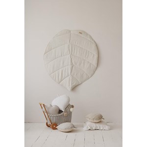 Tente tipi avec tapis blanc