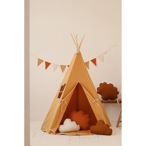 Tente tipi avec pompoms et tapis orange