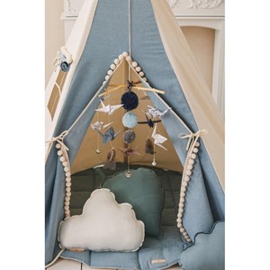 Tente tipi avec pompoms et tapis jeans