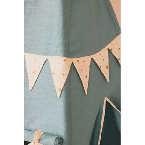 Tente tipi avec guirlande et tapis gold