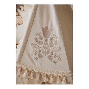 Tente tipi avec franges et tapis boho ca