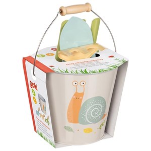 Seau et outils de jardin escargot