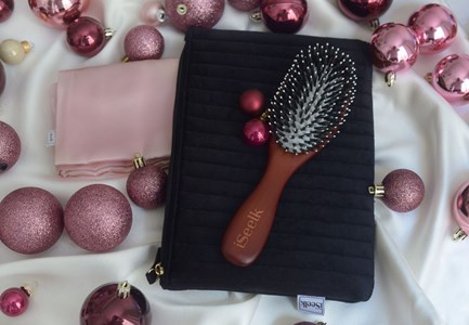 Coffret cadeau taie rose 50x75 et brosse
