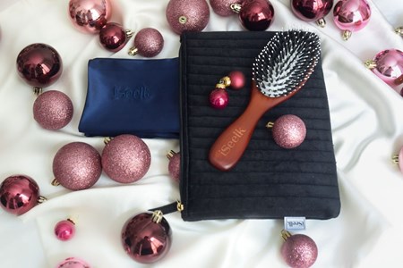 Coffret cadeau taie navy 65x65 et brosse