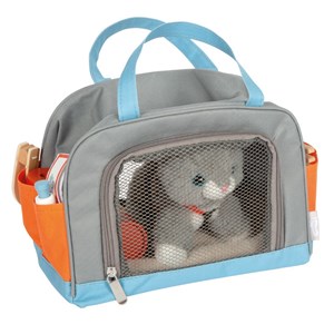 Chat avec sac et kit de soins