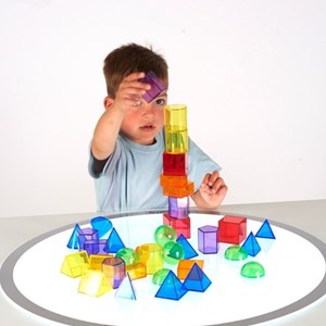 36 formes géométriques translucides