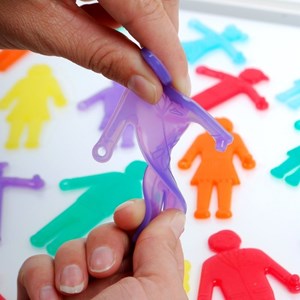 36 personnages colorés translucides