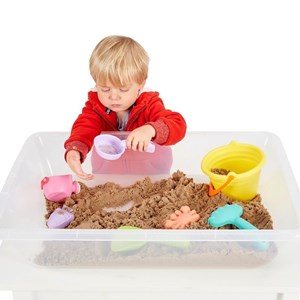 Grand bac à eau et sable transparent