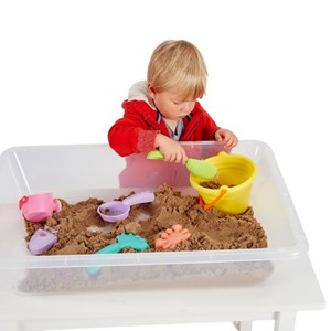 Grand bac à eau et sable transparent