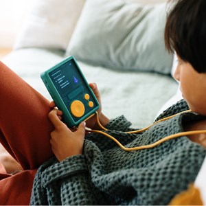 Lunii - pack flam baladeur audio et coque antichocs verte ? Pour enfant dès 7