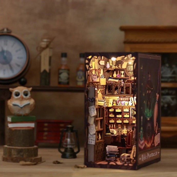Magic pharmacist - maquette booknook