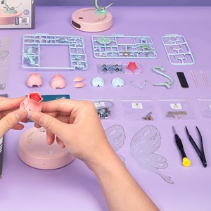 Maquette 3d - papillon mécanique rose