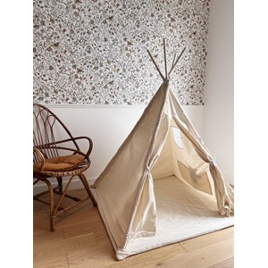 Tipi enfant avec tapis et guirlandes