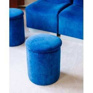 Axel, le tabouret en velours bleu n°29