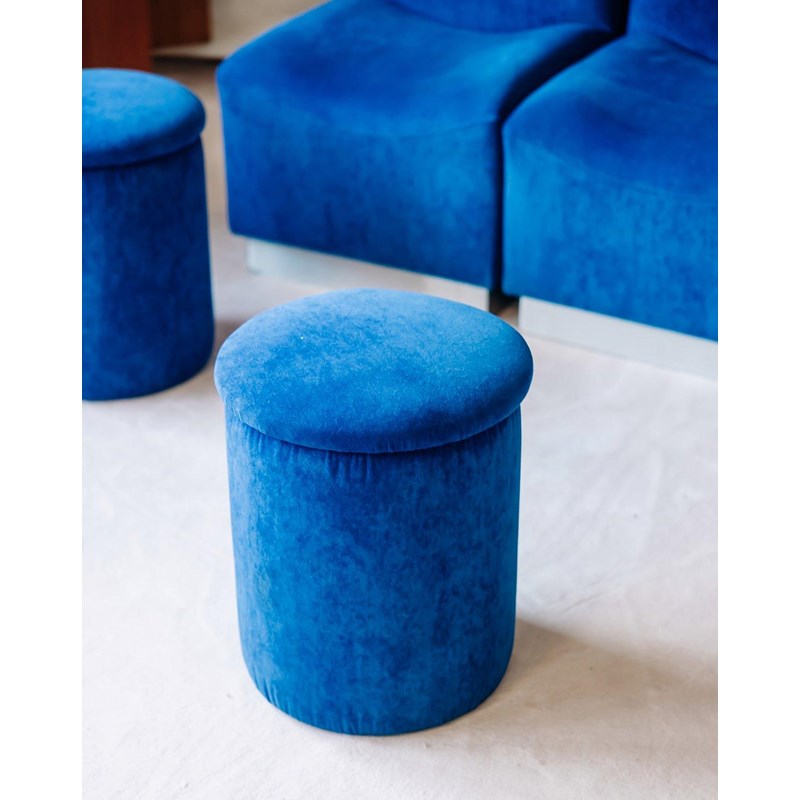 Axel, le tabouret en velours bleu n°29