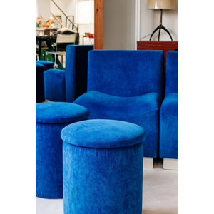 Axel, le tabouret en velours bleu n°29