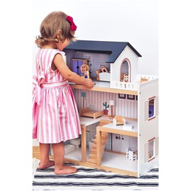 Maison poupée en bois +19 pièces mobiles