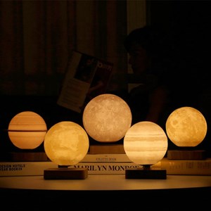 Globe saturne 3d en lévitation base bois