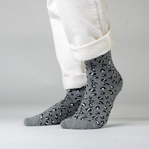Chaussettes léopard gris