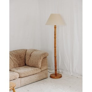 Julien, le lampadaire en bois n°23