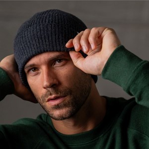 Bonnet en laine d'agneau gris foncé