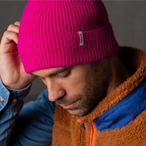 Bonnet en laine d'agneau rose