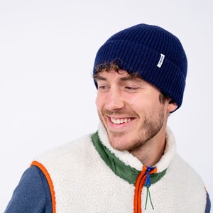 Bonnet en laine d'agneau bleu profond