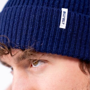 Bonnet en laine d'agneau bleu profond