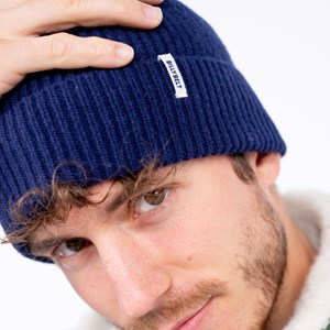 Bonnet en laine d'agneau bleu profond