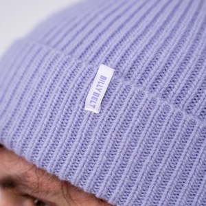 Bonnet en laine d'agneau lilas