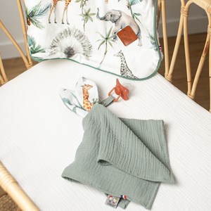 Doudou lapin attache tétine safari vert