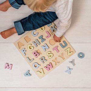 Puzzle alphabet hanna en bois Rose