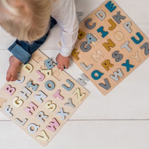 Puzzle alphabet hanna en bois Rose