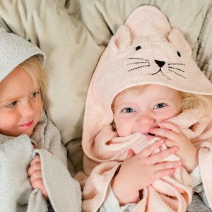 Cape de bain chat rose pâle