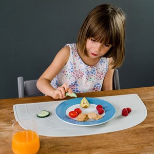 Set de table arc-en-ciel gris clair