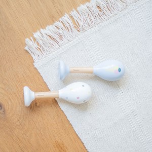 Hochets en bois glace et pois