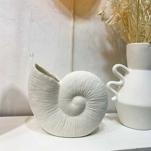 Vase coquillage en céramique texture