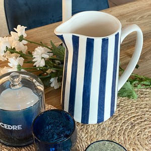 Carafe à rayures bleues